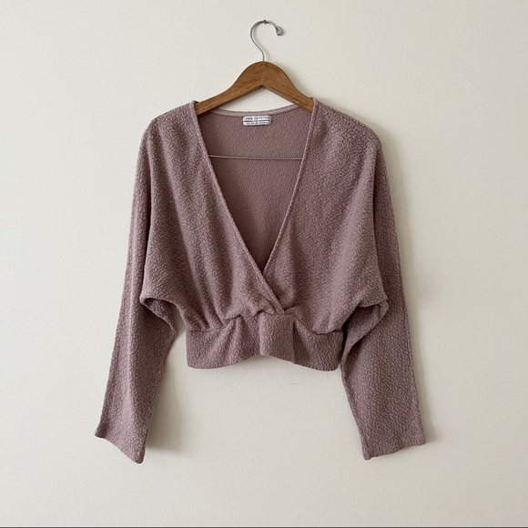 SOLD ♏️ UO Cropped Deep V Boucle Sweater - Picture 1 of 14